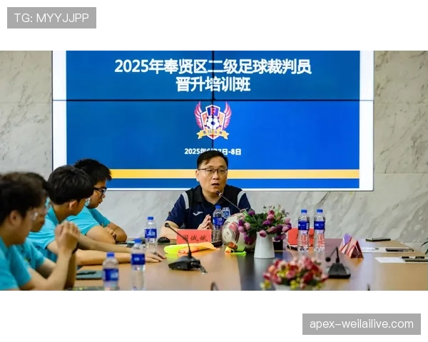 足球不当行为的裁判规则与判罚标准详解 足球不当行为的裁判规则与判罚标准详解